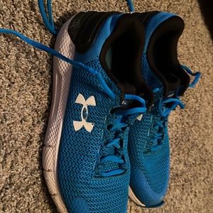 Mens UA Brand tennis shoes size 9.5